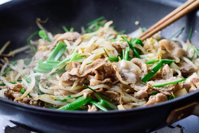 DSC0335 2 640x427 - Samgyupsal sukju bokkeum (Stir fried pork belly and bean sprouts)