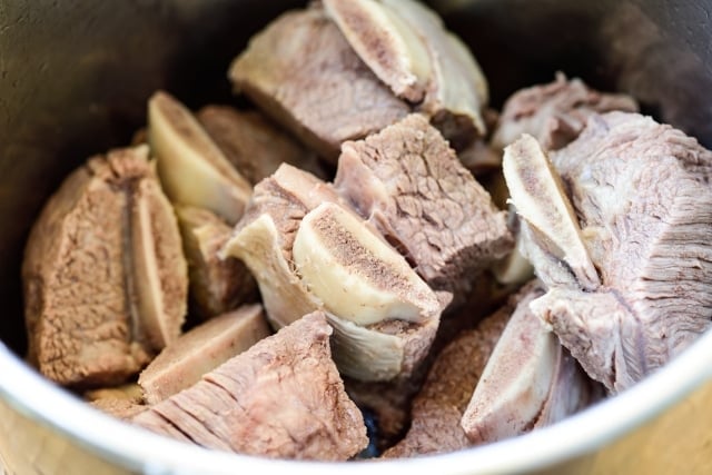 DSC1097 640x427 - Instant Pot Galbitang (Beef Short Rib Soup)