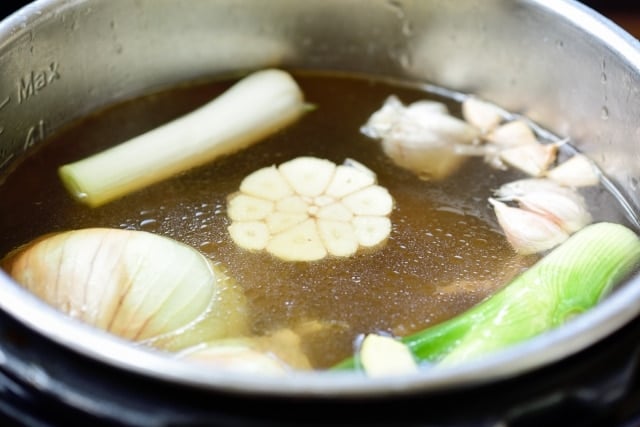 DSC1395 2 640x427 - Instant Pot Galbitang (Beef Short Rib Soup)