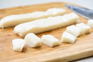 cutting sweet rice cake