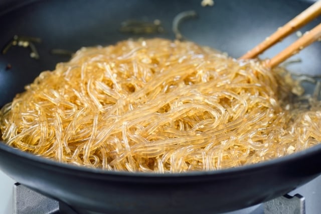 DSC4946 2 640x427 - Japchae (Stir-Fried Starch Noodles with Beef and Vegetables)