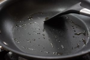 Preparing the pan for rolled eggs