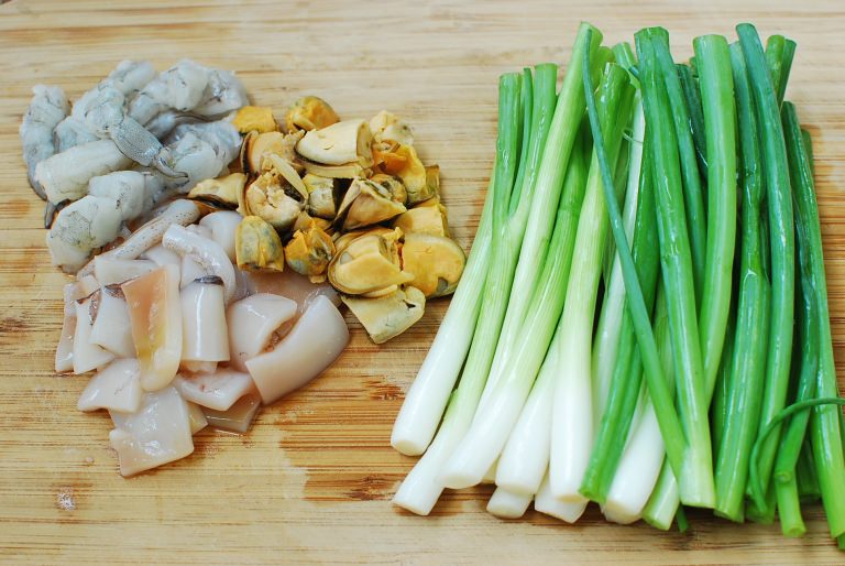 DSC 0022 768x514 - Haemul Pajeon (Seafood Scallion Pancake)