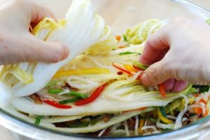 stuffing white kimchi