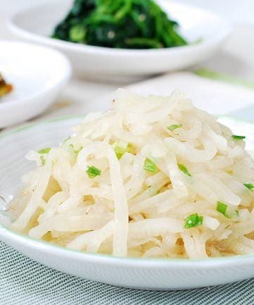 Mu namul (radish side dish)