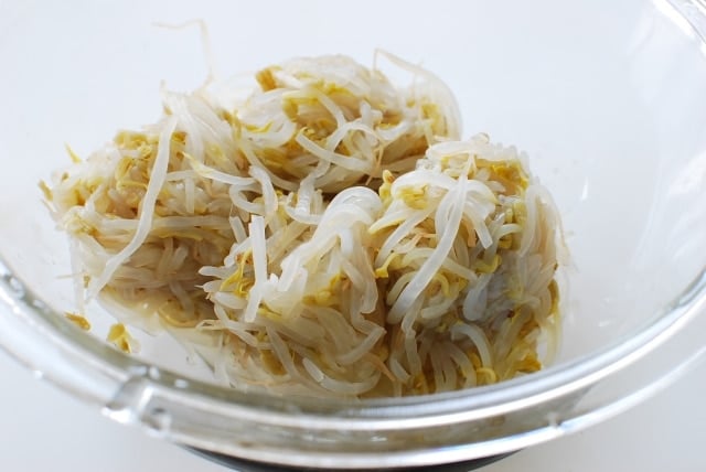 DSC 0814 640x428 - Sukju Namul (Seasoned Mung Bean Sprouts)