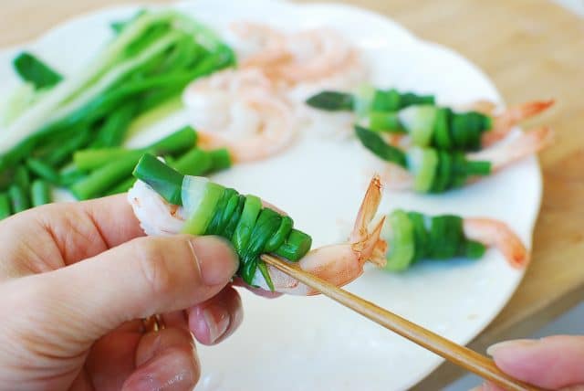 DSC 0927 640x428 - Saewu Ganghwe (Green Onion Tied Shrimp and Asparagus)