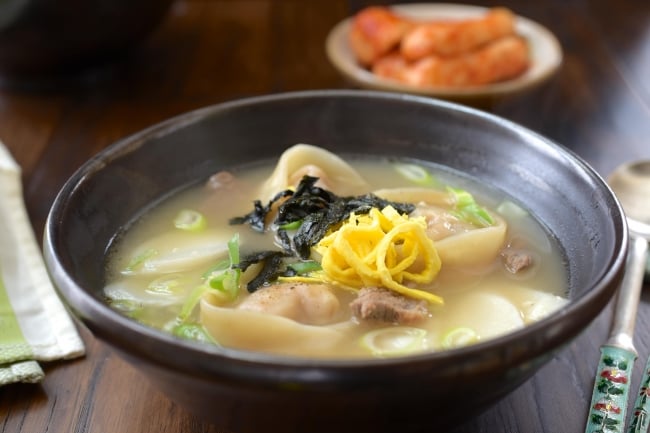 DSC 1564 e1549349046240 - Tteok Mandu Guk (Rice Cake Soup with Dumplings)