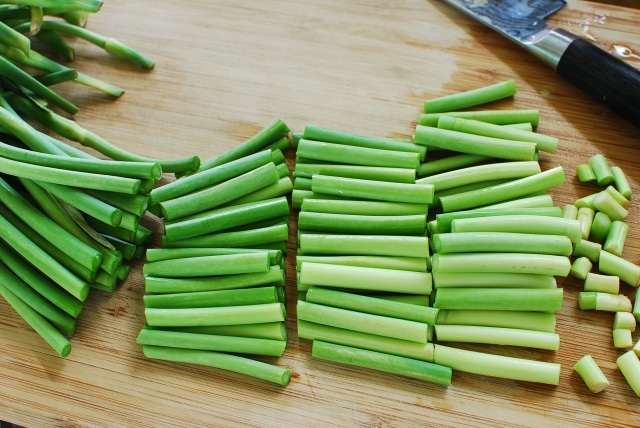 DSC 1736 640x428 - Stir-fried Garlic Scapes (Maneuljjong Bokkeum)