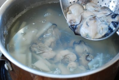 DSC 1800 e1487654825202 - Gulguk (Oyster Soup)