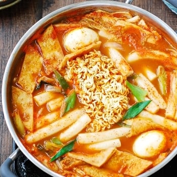 DSC 1819 2 350x350 - Soupy Tteokbokki (Spicy Braised Rice Cake)