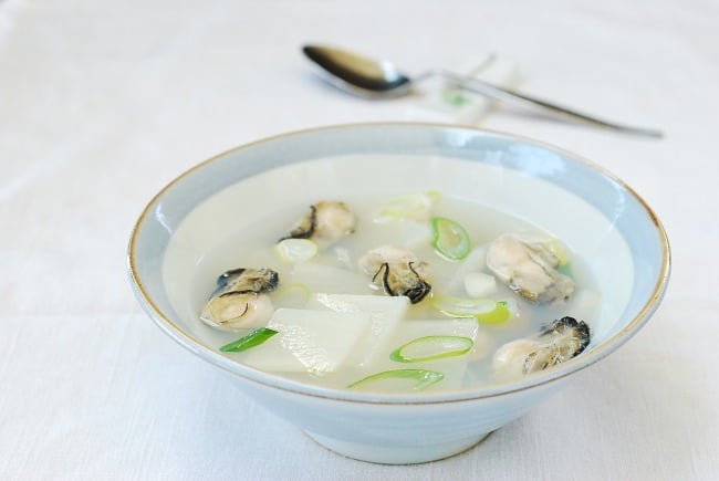 DSC 1831 e1487653747156 - Gulguk (Oyster Soup)