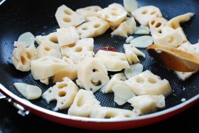 DSC 1839 e1490675397756 - Stir-fried Lotus Root with Peppers and Mushrooms