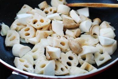 DSC 1841 e1490675335300 - Stir-fried Lotus Root with Peppers and Mushrooms