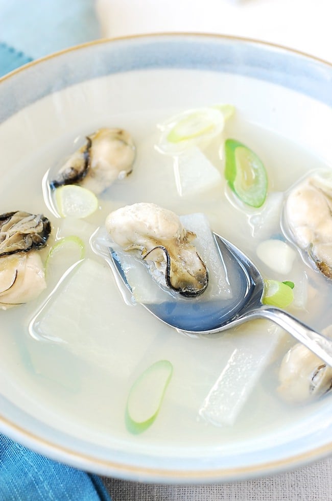 DSC 1853 e1487653892706 - Gulguk (Oyster Soup)