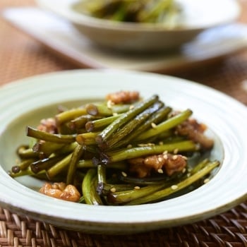 DSC 3895 350x350 - Stir-fried Garlic Scapes (Maneuljjong Bokkeum)